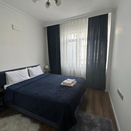 Center Of City In Besiktas 2 Plus 1 With 2 Bathroom And 3 Air Conditioner Istanbul Ngoại thất bức ảnh