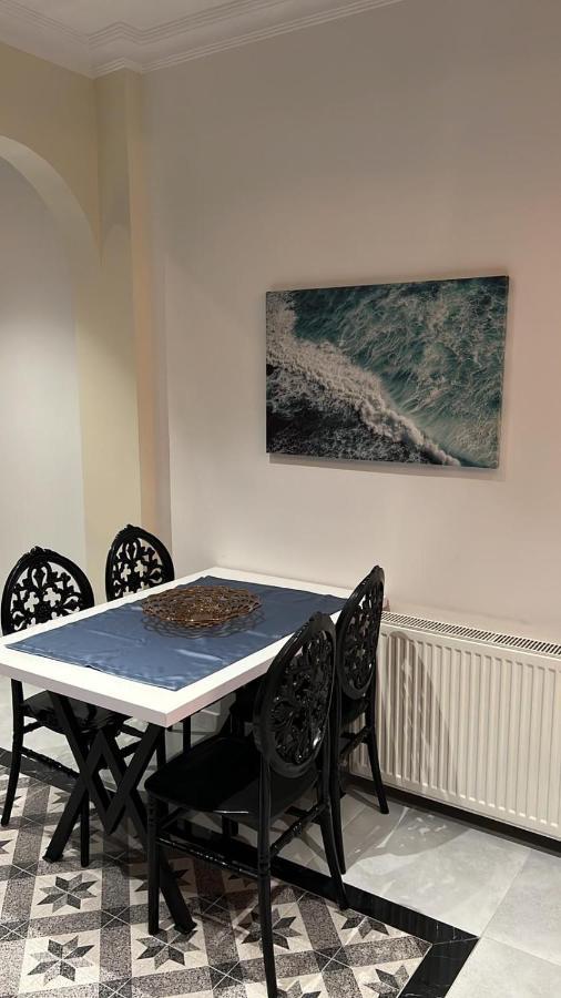 Center Of City In Besiktas 2 Plus 1 With 2 Bathroom And 3 Air Conditioner Istanbul Ngoại thất bức ảnh