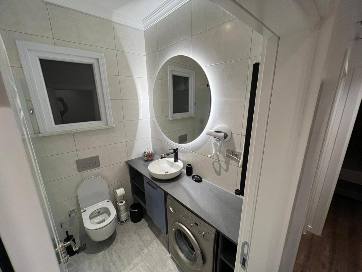Center Of City In Besiktas 2 Plus 1 With 2 Bathroom And 3 Air Conditioner Istanbul Ngoại thất bức ảnh