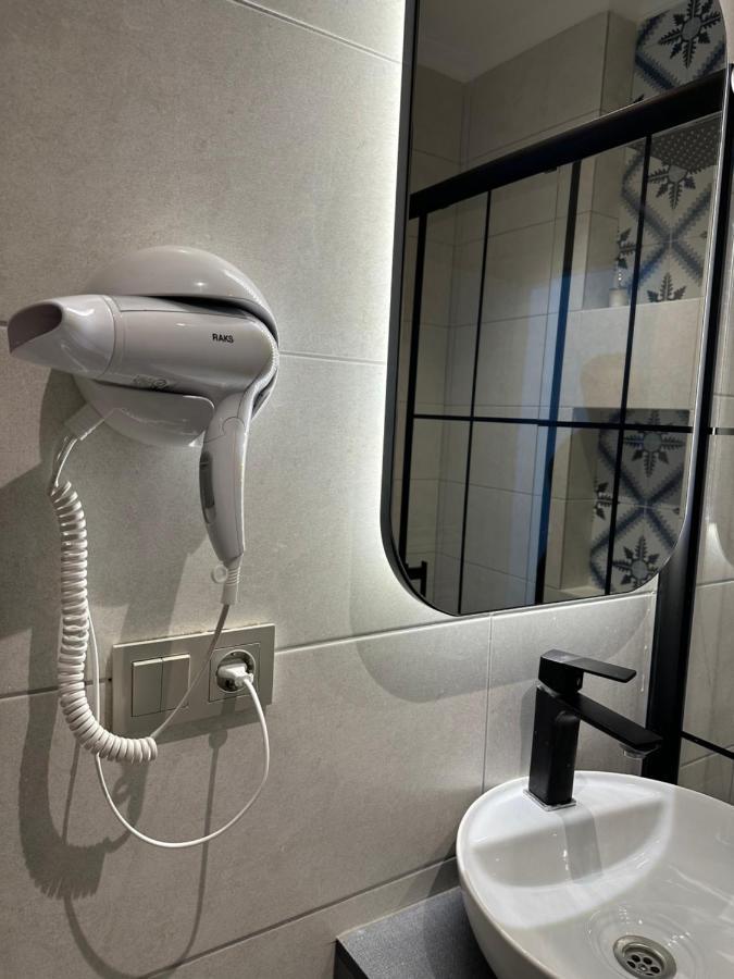 Center Of City In Besiktas 2 Plus 1 With 2 Bathroom And 3 Air Conditioner Istanbul Ngoại thất bức ảnh