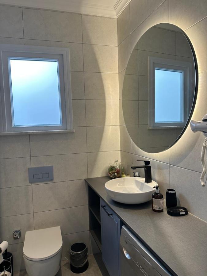 Center Of City In Besiktas 2 Plus 1 With 2 Bathroom And 3 Air Conditioner Istanbul Ngoại thất bức ảnh