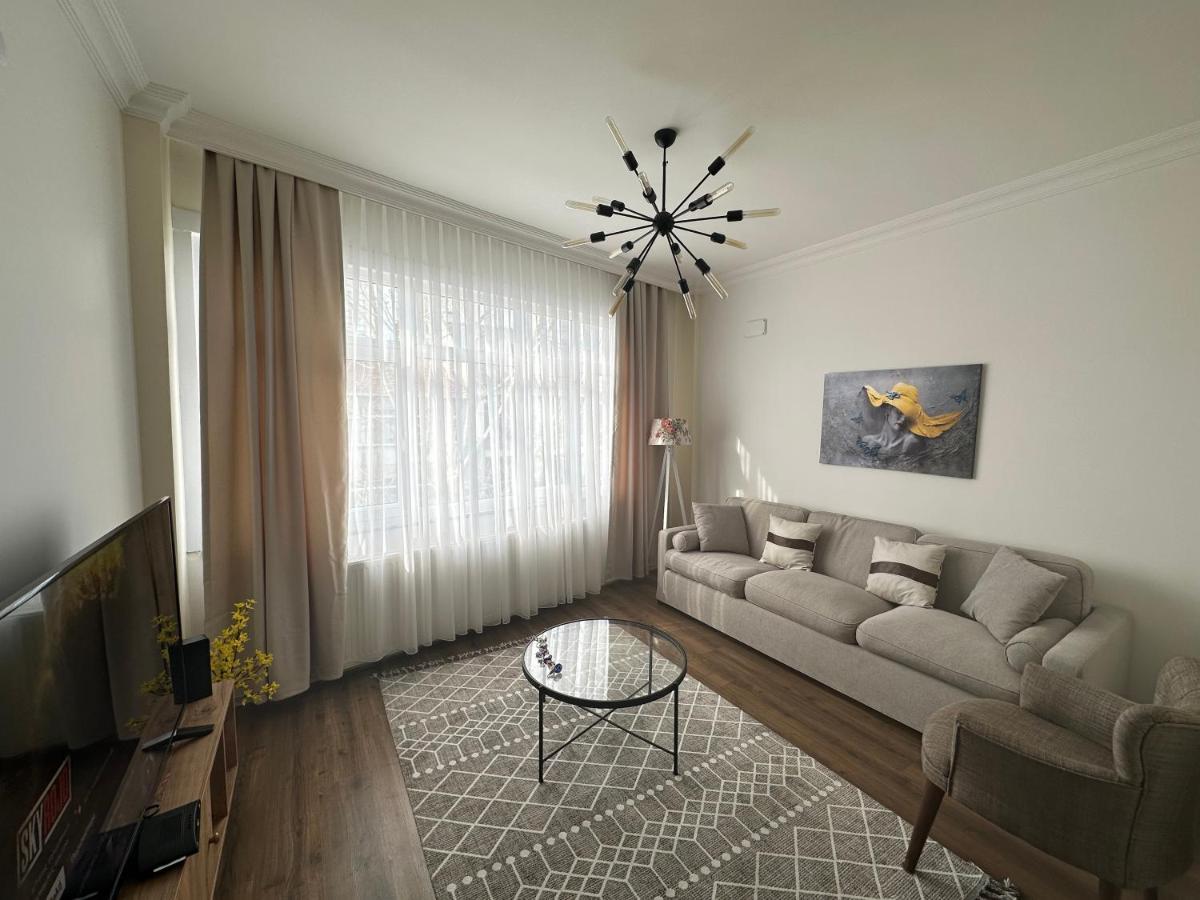 Center Of City In Besiktas 2 Plus 1 With 2 Bathroom And 3 Air Conditioner Istanbul Ngoại thất bức ảnh