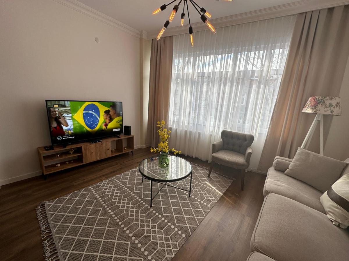 Center Of City In Besiktas 2 Plus 1 With 2 Bathroom And 3 Air Conditioner Istanbul Ngoại thất bức ảnh