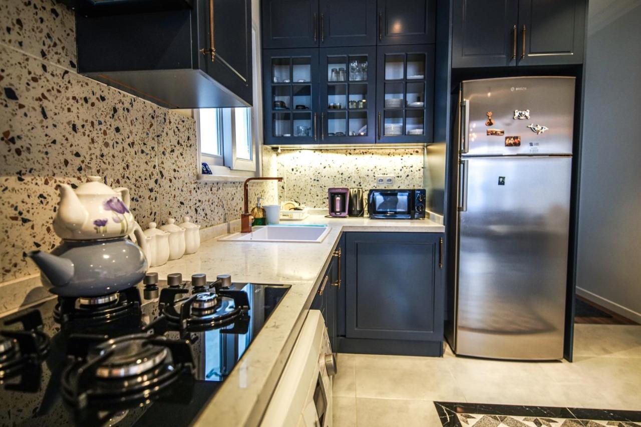 Center Of City In Besiktas 2 Plus 1 With 2 Bathroom And 3 Air Conditioner Istanbul Ngoại thất bức ảnh